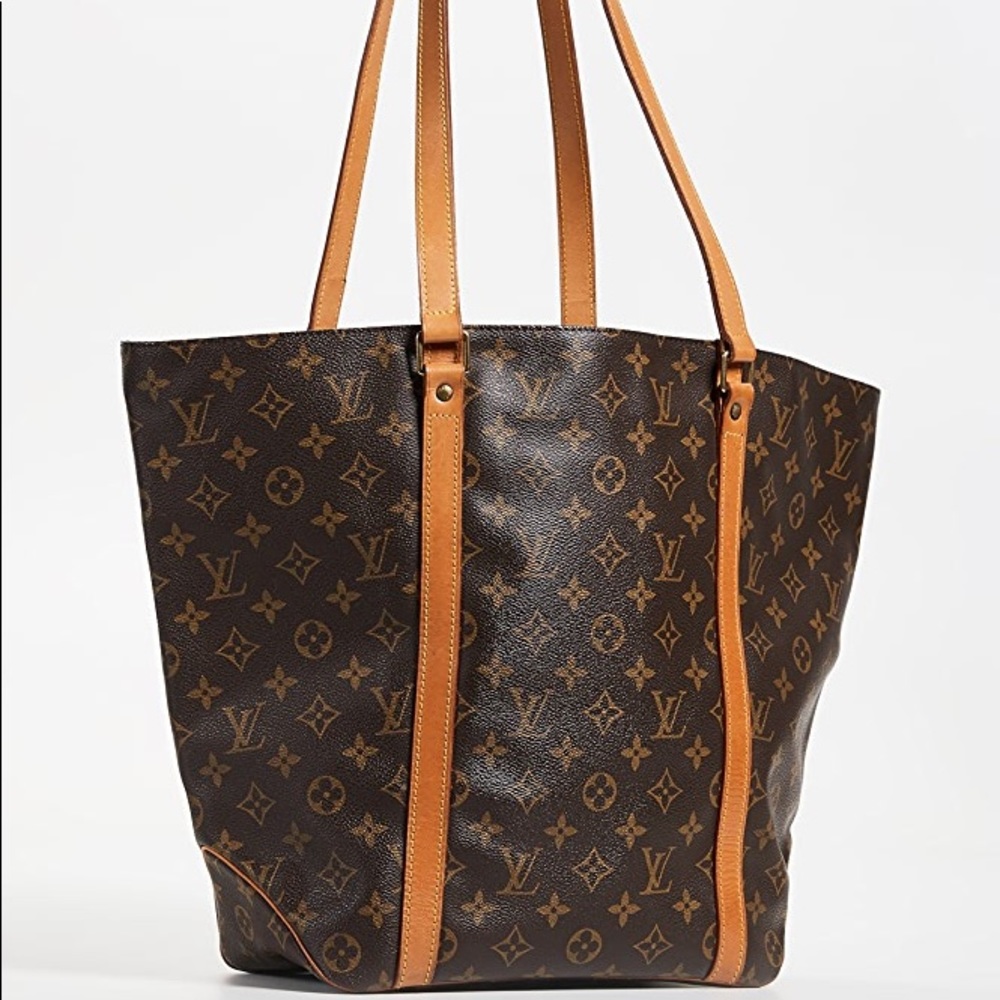LOUIS VUITTON
MONOGRAM CANVAS SAC SHOPPING